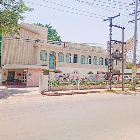 Hotel Silver Sand Multan Bagian luar foto