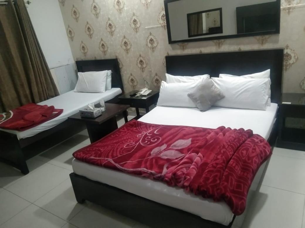 Hotel Silver Sand Multan Bagian luar foto